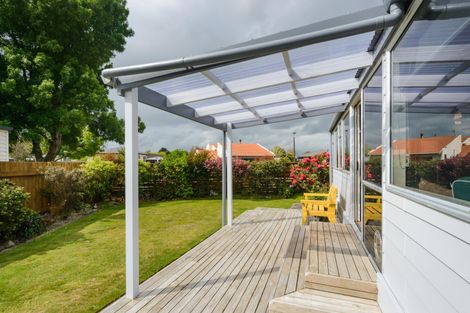 Photo of property in 10 Forbes Place, Kelvin Grove, Palmerston North, 4414