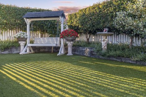 Photo of property in 25 Gilbransen Road, Kumeu, 0810