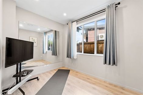 Photo of property in 7 Marlin Street, West Harbour, Auckland, 0618