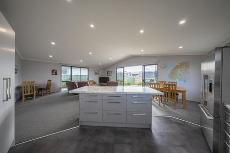 Photo of property in 25 Motu-au Close, Manapouri, 9679