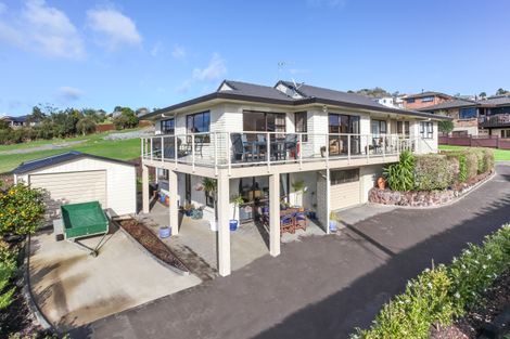Photo of property in 6 Tremen Place, Pukekohe, 2120