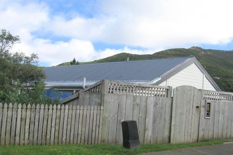 Photo of property in 19 Fiona Grove, Karori, Wellington, 6012