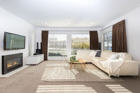 Photo of property in 84 Lake Panorama Drive, Henderson Valley, Auckland, 0612