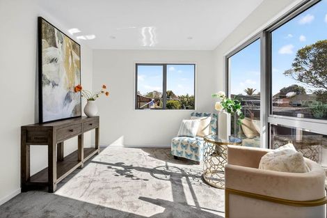Photo of property in 7d Maroubra Place, Botany Downs, Auckland, 2010