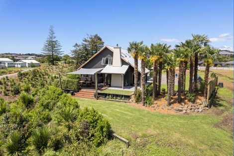 Photo of property in 340 Omokoroa Road, Omokoroa, 3114