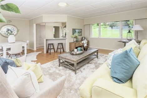 Photo of property in 6 Montgomery Crescent, Cockle Bay, Auckland, 2014