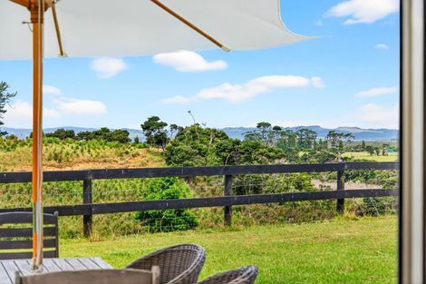 Photo of property in 1014 South Head Road, South Head, Helensville, 0874