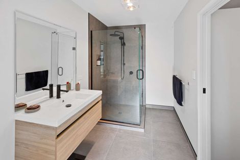 Photo of property in 136b Seaview Road, Westown, New Plymouth, 4310