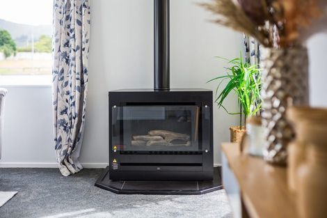 Photo of property in 10 Grimsby Grove, Wainuiomata, Lower Hutt, 5014