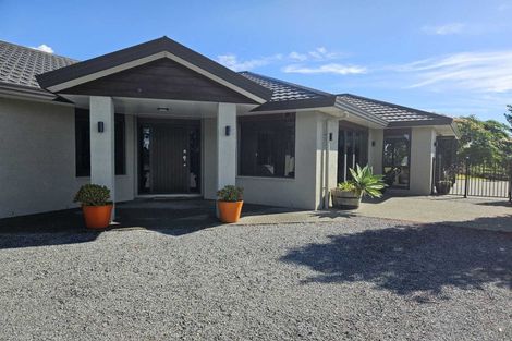 Photo of property in 94 Pohutukawa Drive, Levin, 5571