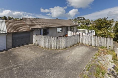 Photo of property in 1/16 Cabello Place, Unsworth Heights, Auckland, 0632