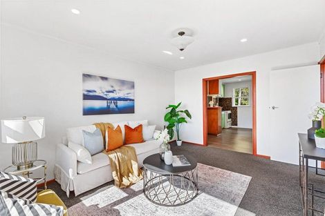 Photo of property in 1 Normandy Place, Henderson, Auckland, 0610