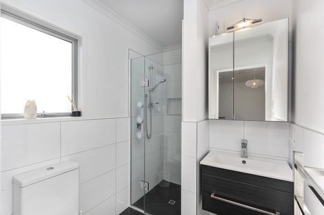 Photo of property in 2a Portland Drive, Highlands Park, New Plymouth, 4312