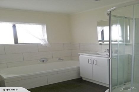 Photo of property in 10 Norval Road, Henderson, Auckland, 0610