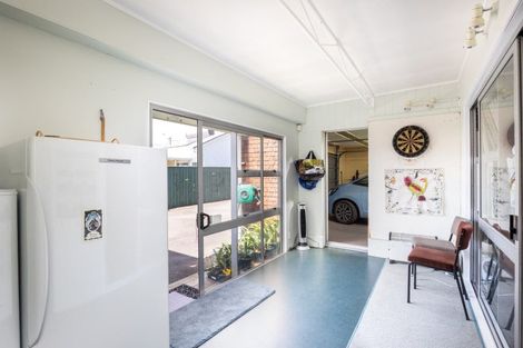 Photo of property in 4 Shortland Street, Lower Vogeltown, New Plymouth, 4310