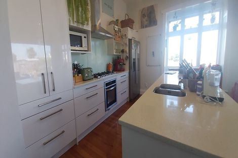 Photo of property in 9 Birkley Road, Bayswater, Auckland, 0622