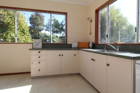 Photo of property in 66 Timaru Road, Waimate, 7924