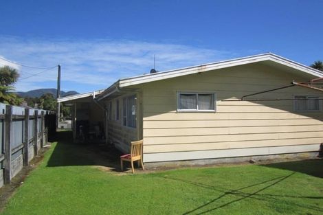 Photo of property in 22 Cron Avenue, Te Atatu South, Auckland, 0610