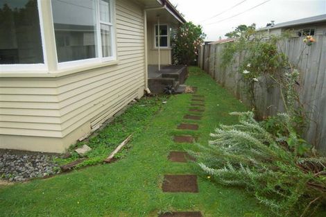 Photo of property in 9 Truby King Street, Merrilands, New Plymouth, 4312