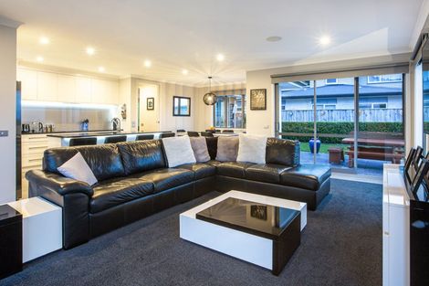 Photo of property in 7 Manapouri Lane, Aotea, Porirua, 5024