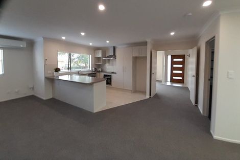 Photo of property in 52a Rodney Street, Howick, Auckland, 2014