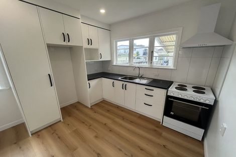 Photo of property in 1/16 Kaponga Crescent, New Lynn, Auckland, 0600