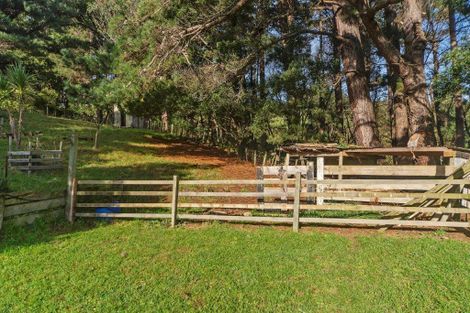 Photo of property in 1327 Hinakura Road, Hinakura, Martinborough, 5784