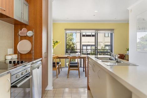 Photo of property in Harbour View Terraces, 9/170 Mokoia Road, Chatswood, Auckland, 0626