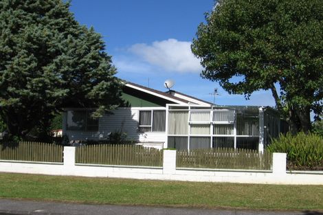 Photo of property in 76 Riverpark Crescent, Henderson, Auckland, 0610
