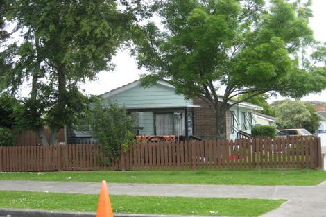 Photo of property in 1 Benton Place, Manurewa, Auckland, 2102