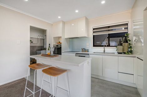 Photo of property in 25 Neal Avenue, Glenfield, Auckland, 0629