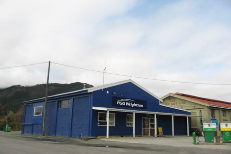 Photo of property in 54 Hotham Street, Murchison, 7007