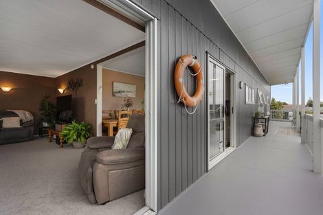 Photo of property in 118 Sandspit Road, Waiuku, 2123