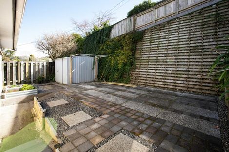 Photo of property in 6b Spencer Place, Merrilands, New Plymouth, 4312