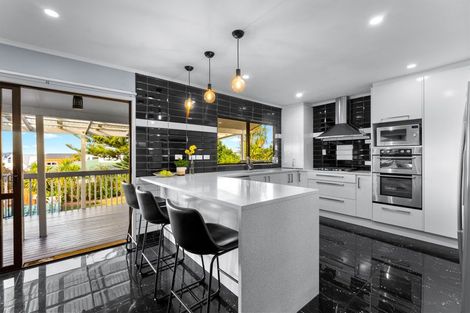 Photo of property in 34 Spinnaker Drive, Te Atatu Peninsula, Auckland, 0610