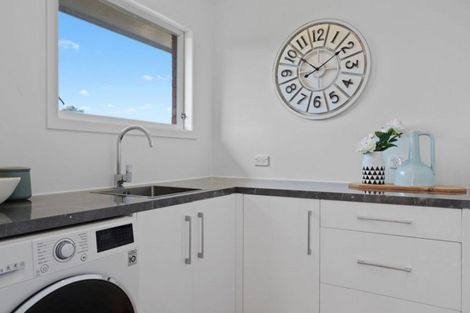 Photo of property in 6 Aotea Place, Chedworth, Hamilton, 3210