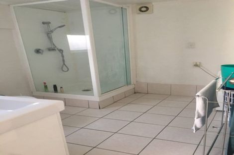 Photo of property in 30 Megan Avenue, Pakuranga Heights, Auckland, 2010