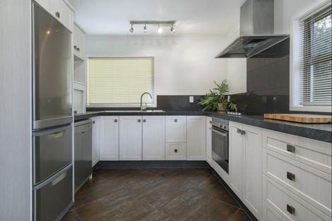 Photo of property in 69 Omokoroa Road, Omokoroa, 3114