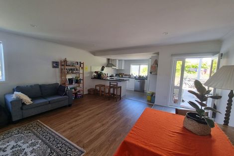 Photo of property in 50a The Parade, Island Bay, Wellington, 6023