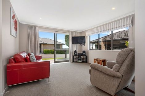 Photo of property in 2 Vista Close, Omokoroa, 3114