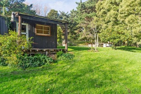 Photo of property in 1327 Hinakura Road, Hinakura, Martinborough, 5784