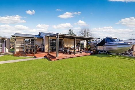 Photo of property in 77 Hamilton Drive, Waiuku, 2123