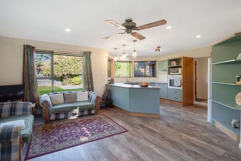 Photo of property in 15 Hemingford Place, Halswell, Christchurch, 8025