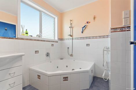 Photo of property in 26 Humphrey Kemp Avenue, Henderson, Auckland, 0612