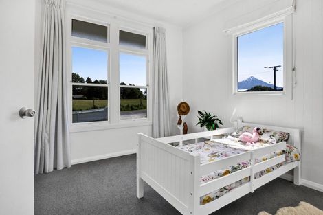 Photo of property in 13 Standish Street, Midhirst, Stratford, 4394