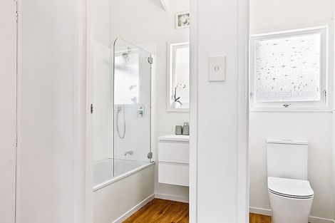 Photo of property in 1/1a Yeovil Road, Te Atatu Peninsula, Auckland, 0610