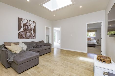 Photo of property in 9 Banks Road, Kawakawa Bay, Papakura, 2585