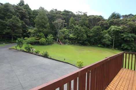 Photo of property in 2 Cascade Avenue, Waiatarua, Auckland, 0604