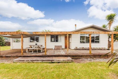 Photo of property in 24 Kowhai Street, Tokomaru, Palmerston North, 4474