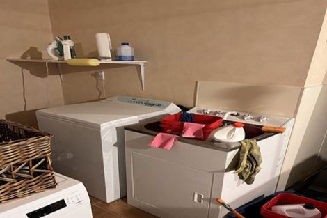 Photo of property in 28 Feeny Crescent, East Tamaki, Auckland, 2013